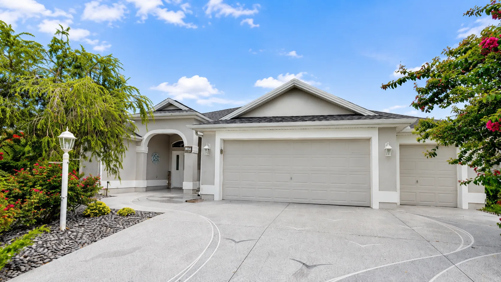 Front exterior of 2542 Flintshire Ave in The Villages, Florida